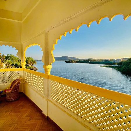 Hotel Vallabh A Lake Facing Balcony Udaipur Exterior foto