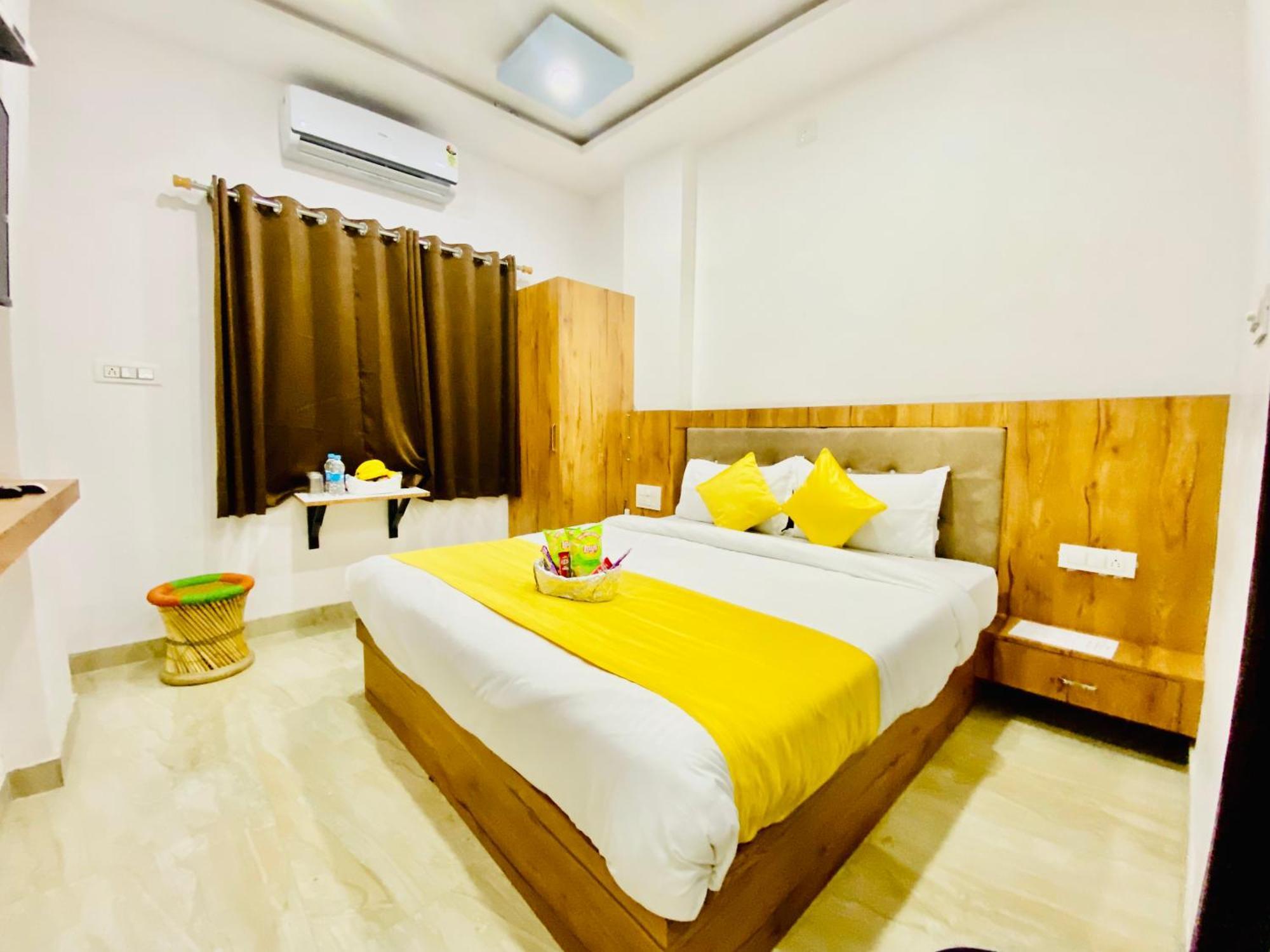 Hotel Vallabh A Lake Facing Balcony Udaipur Exterior foto